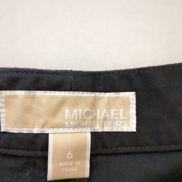 Michael Kors black Bermuda zipper pocket shorts , size 6 - Picture 4 of 7